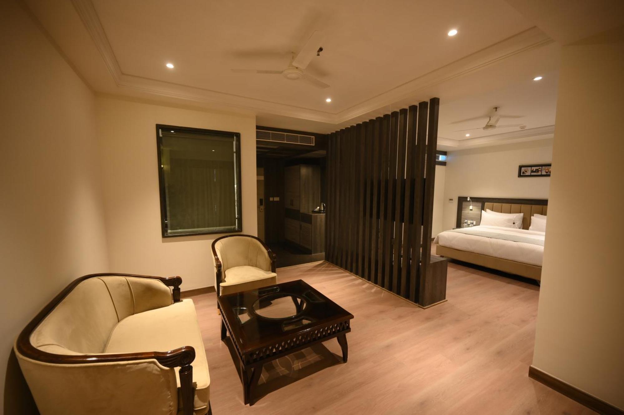 The Mudra Hotel Varanasi Exterior photo